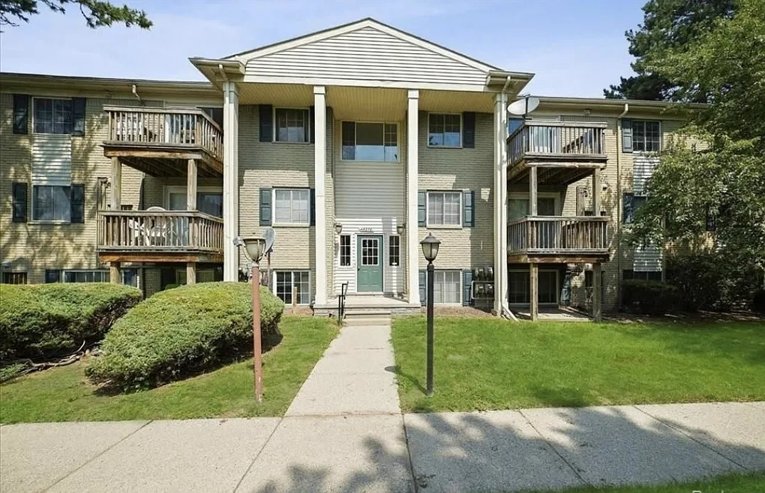 2 bed, 1.5 bath, 1000 sqft, $1,400 — Photo 1