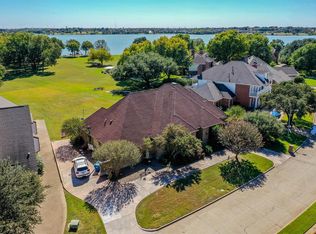 28 Victoria Dr, Rowlett, TX 75088