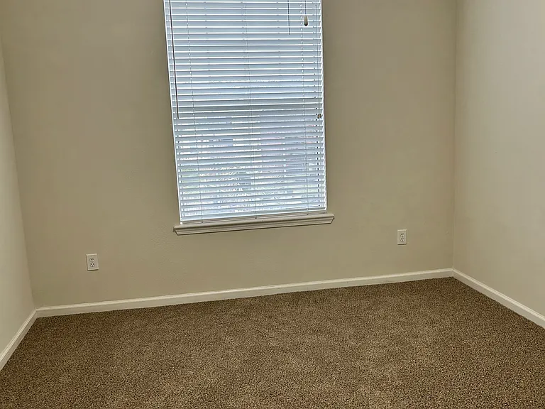 7801 Point Meadows Dr — Photo 10