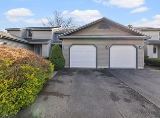 8253 Beehive Cir, Liverpool, NY 13090