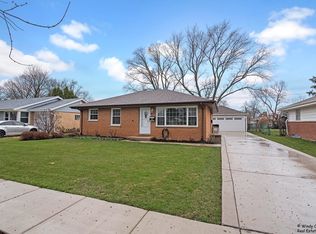 818 Elma Ave, Elgin, IL 60120