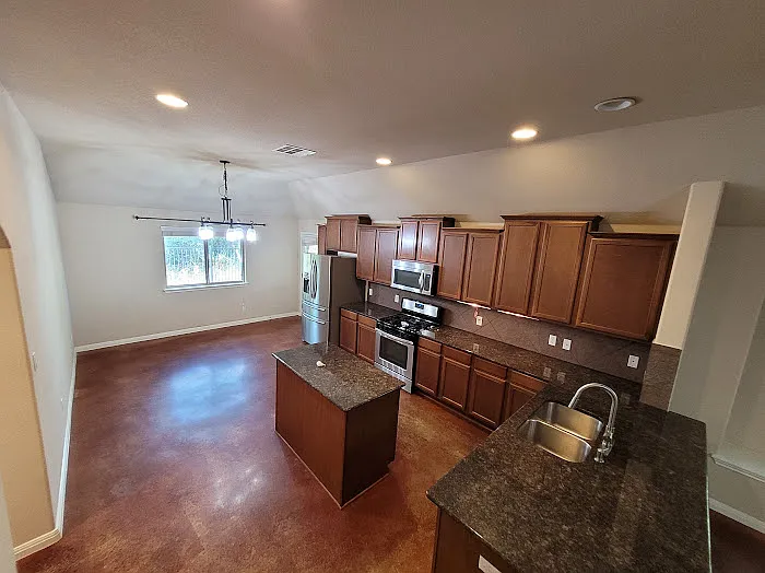 3 bed, 1747 sqft, $2,650 — Photo 2