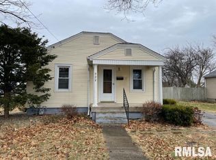 929 S Main St, Canton, IL 61520