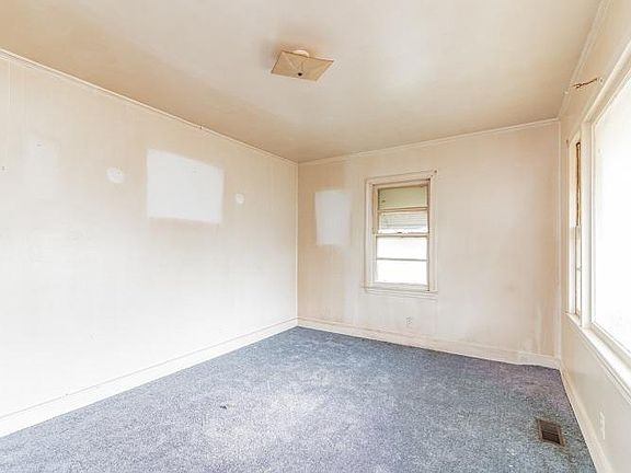 3rd image of 1102 Harper Dr