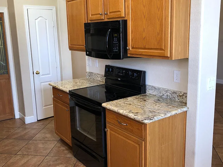 1141 N Joshua Tree Ln — Photo 7