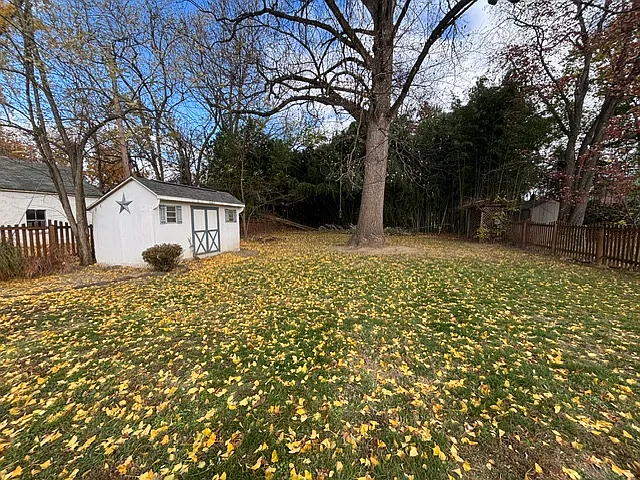 1810 Chatham Dr — Photo 17