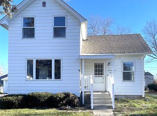 9714 Main St, Hebron, IL 60034