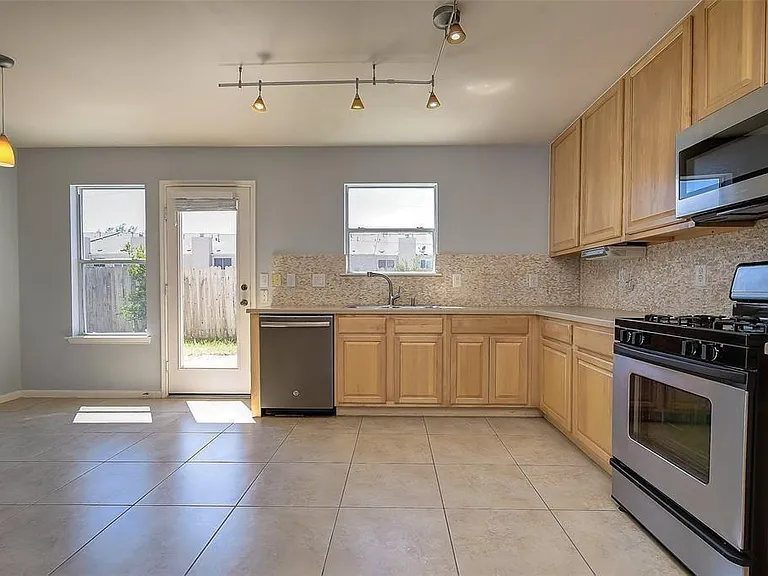 6707 Wild Pecan Trl — Photo 6