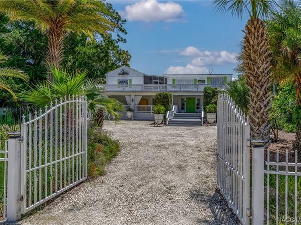 6611 Riverside Dr, Yankeetown, FL 34498