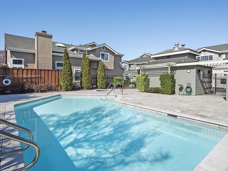 2nd image of 1450 Carrington Cir