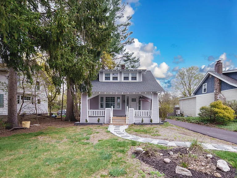 10 Glendale Ave — Photo 3