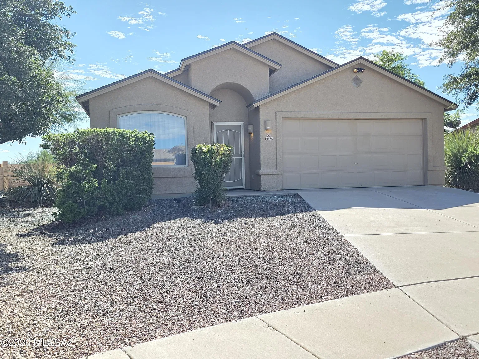 4 bed, 2.0 bath, 1873 sqft, $2,250 — Photo 2