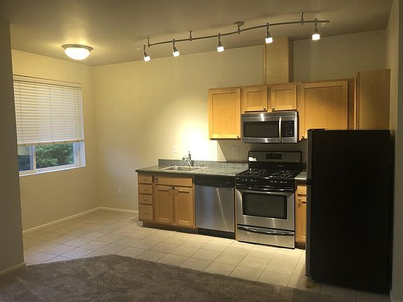 3rd image of 517 225th Ln NE APT E302