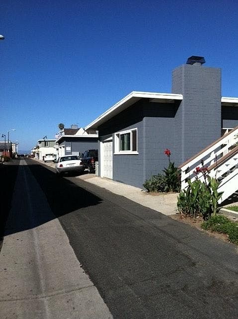 Ocean at end of street