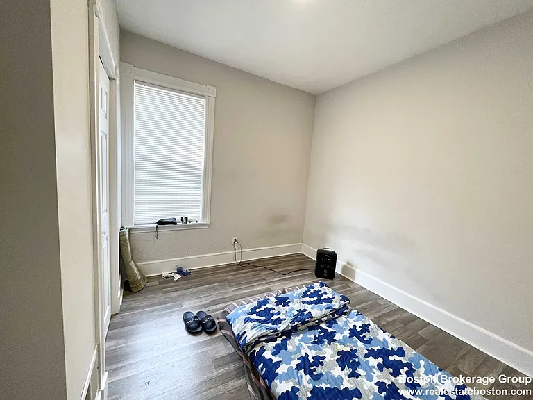 Crescent Ave — Photo 8