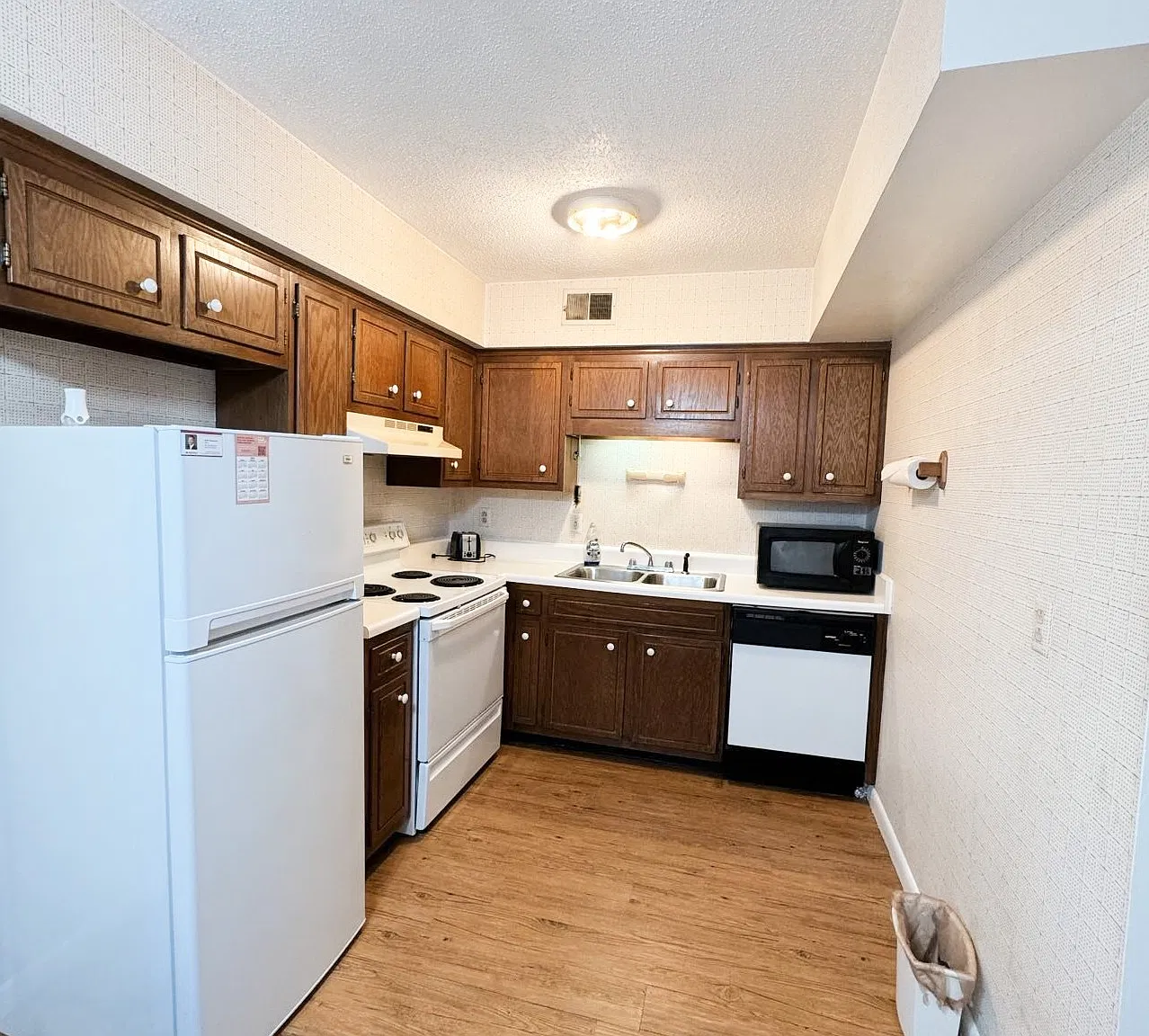 2124 Fairfax Ave — Photo 2