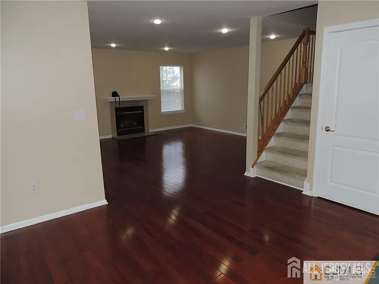 107 Amy Dr — Photo 3