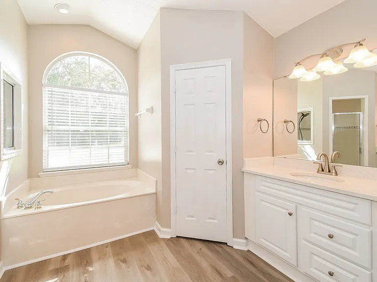 7915 Timberlin Park Blvd — Photo 12