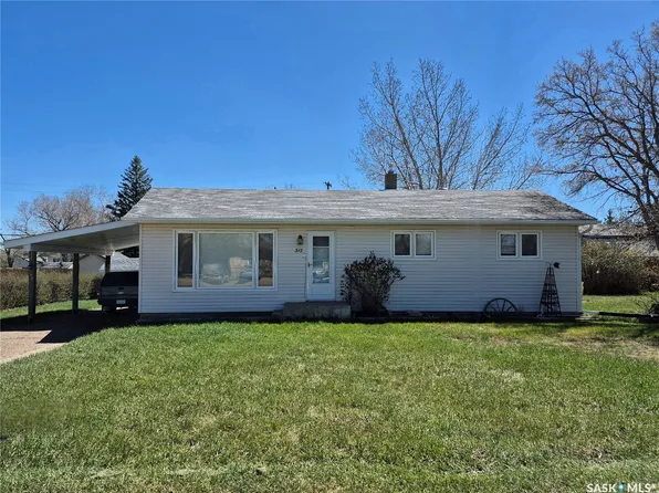 317 2nd Street W, Ponteix, SK S0N 1Z0