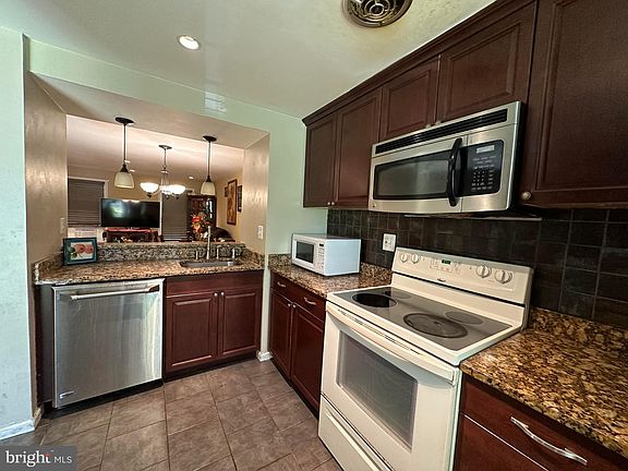 5th image of 20521 Strath Haven Dr