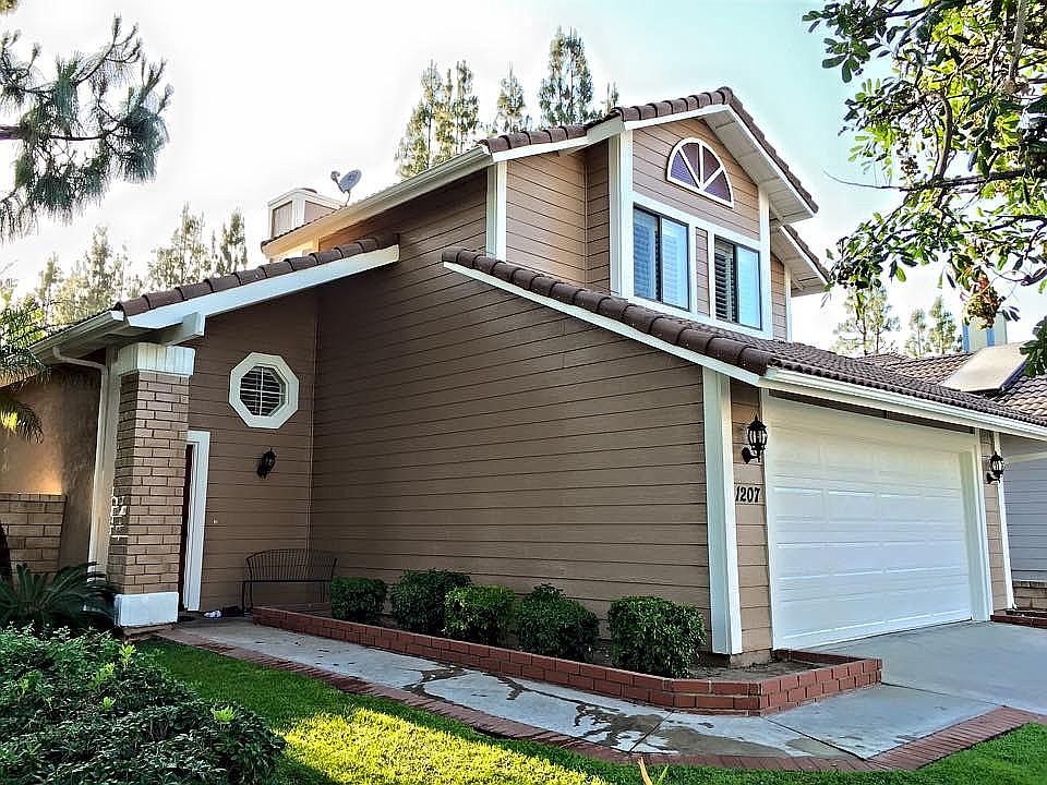2nd image of 1207 Eckenrode Way