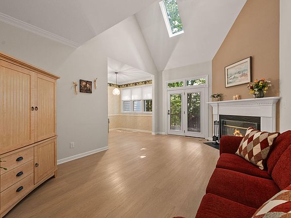 2nd image of 324 Vinca Cir