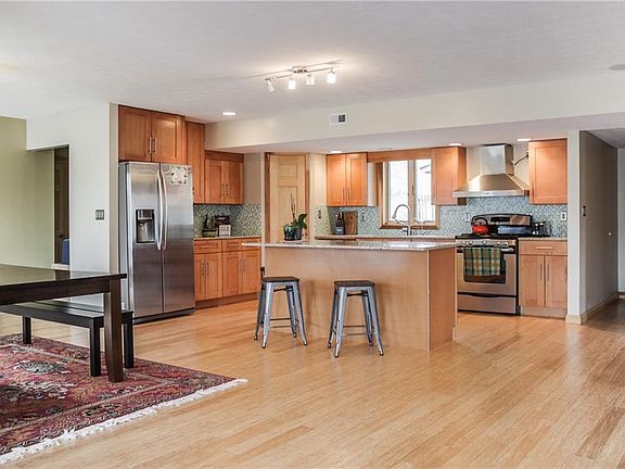 3rd image of 1565 South Blvd