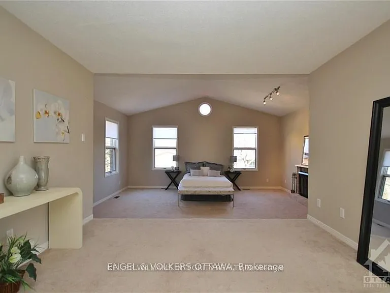 28 Country Club Dr — Photo 15