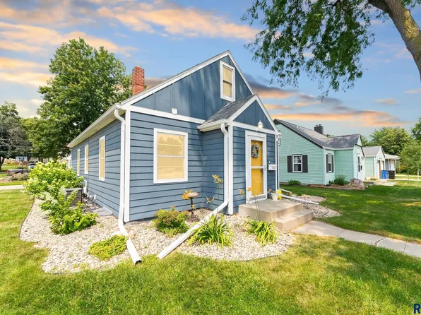 1106 W 38th St, Sioux Falls, SD 57105