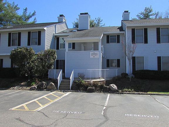 4th image of 330 Phoebe Ct