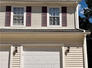 9995 Independence Dr #8B, North Royalton, OH 44133
