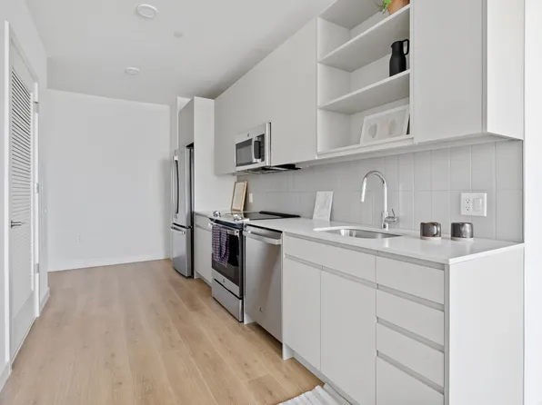 258 Saint Pauls Avenue image 1 of 9