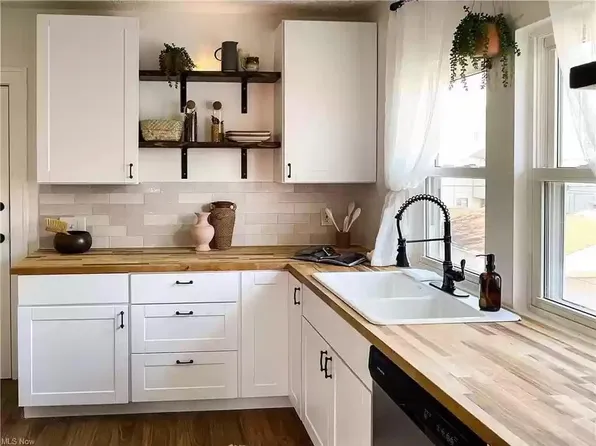 2150 Chesterland Ave, Lakewood, OH 44107