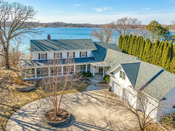 5375 Carlson Rd, Shoreview, MN 55126