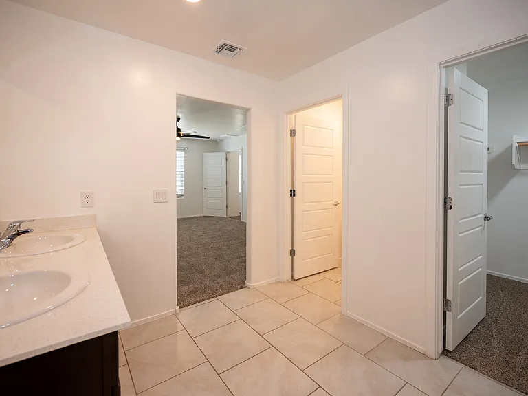 2580 E Calle Palta — Photo 21