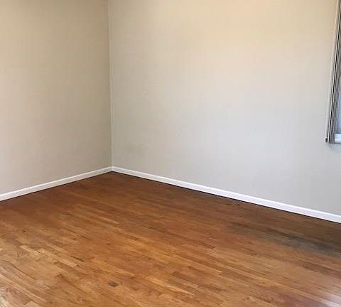 5th image of 4837 Clybourn Ave #5