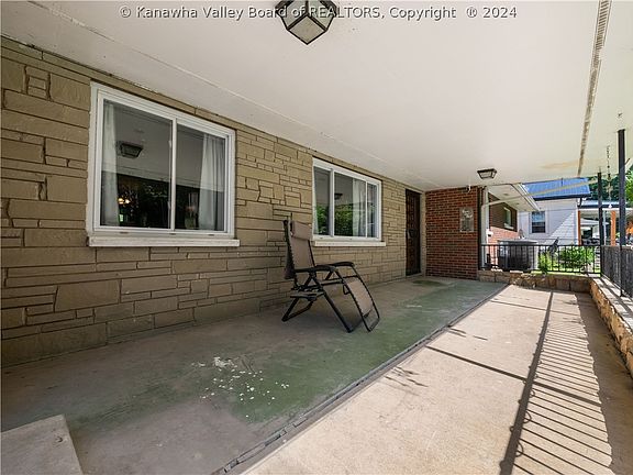 5th image of 811 Woodward Dr