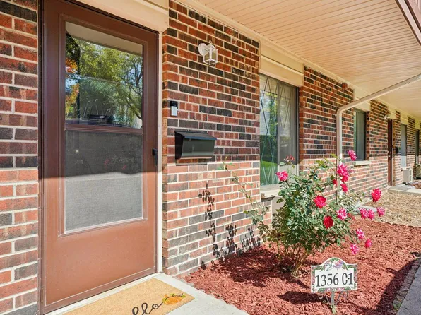 1356 Greenhedge ROAD #C1, Pewaukee, WI 53072