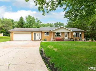 1009 John Deere Rd, East Moline, IL 61244