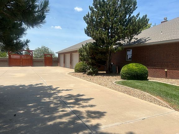 5th image of 16 N Village Dr