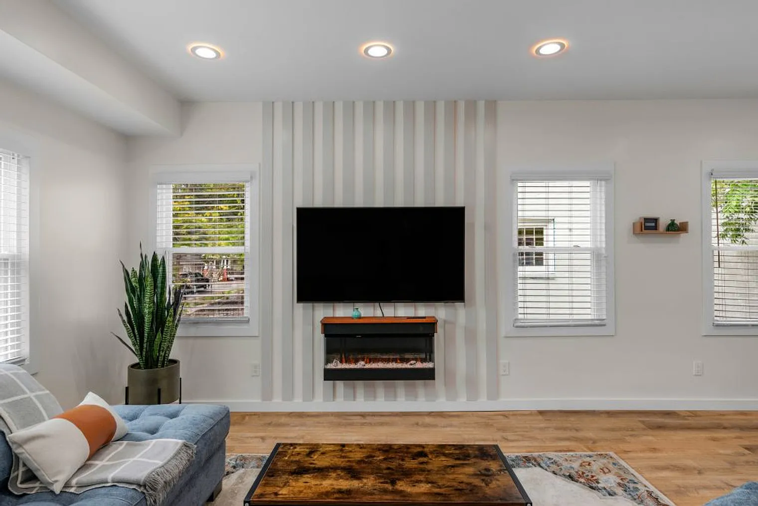 4 bed, 3.0 bath, 1399 sqft, $5,632 — Photo 3