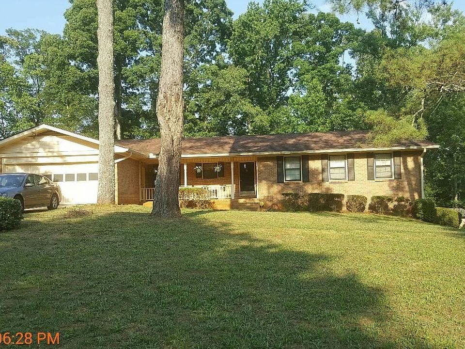 2nd image of 3387 Luxembourg Cir
