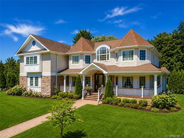 78 Swan Court, East Hills, NY 11576