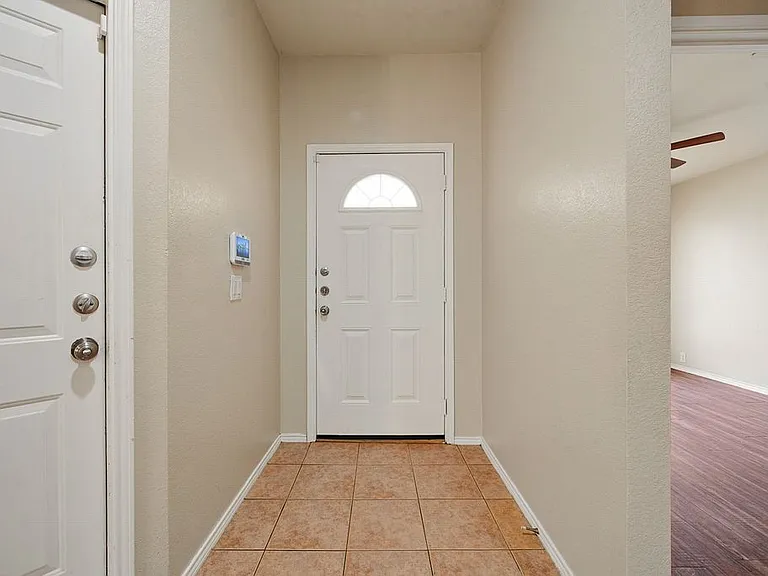 8420 Silverbell Ln — Photo 4