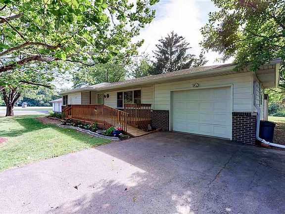 4th image of 26 Carlton Dr