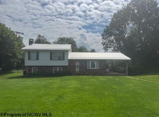 52 Howesville Dr, Tunnelton, WV 26444