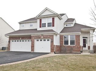 549 Western Dr, North Aurora, IL 60542