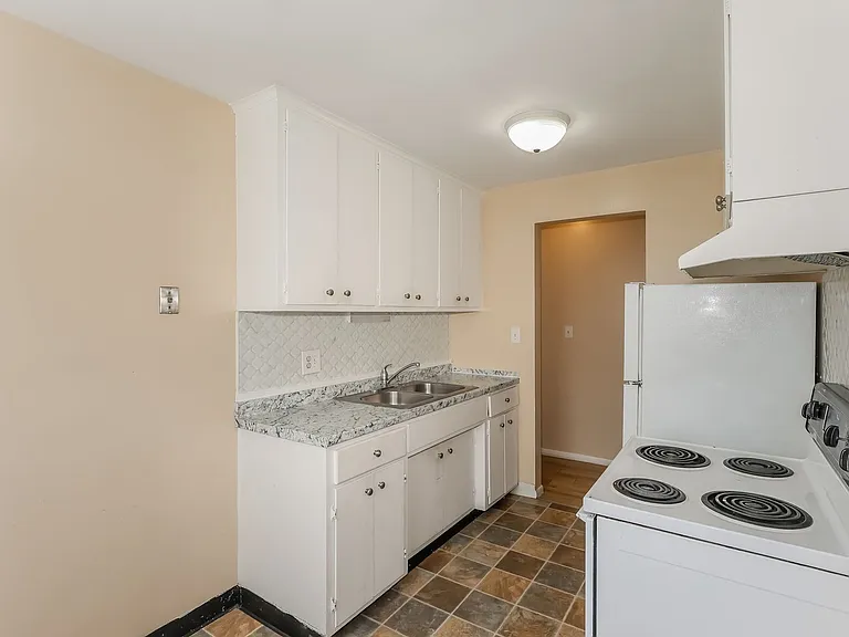 1015 York Ave — Photo 51