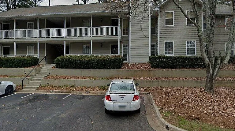 106 Sterling Ct — Photo 1