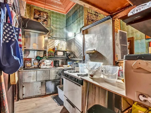 699 Elm Street image 6 of 39